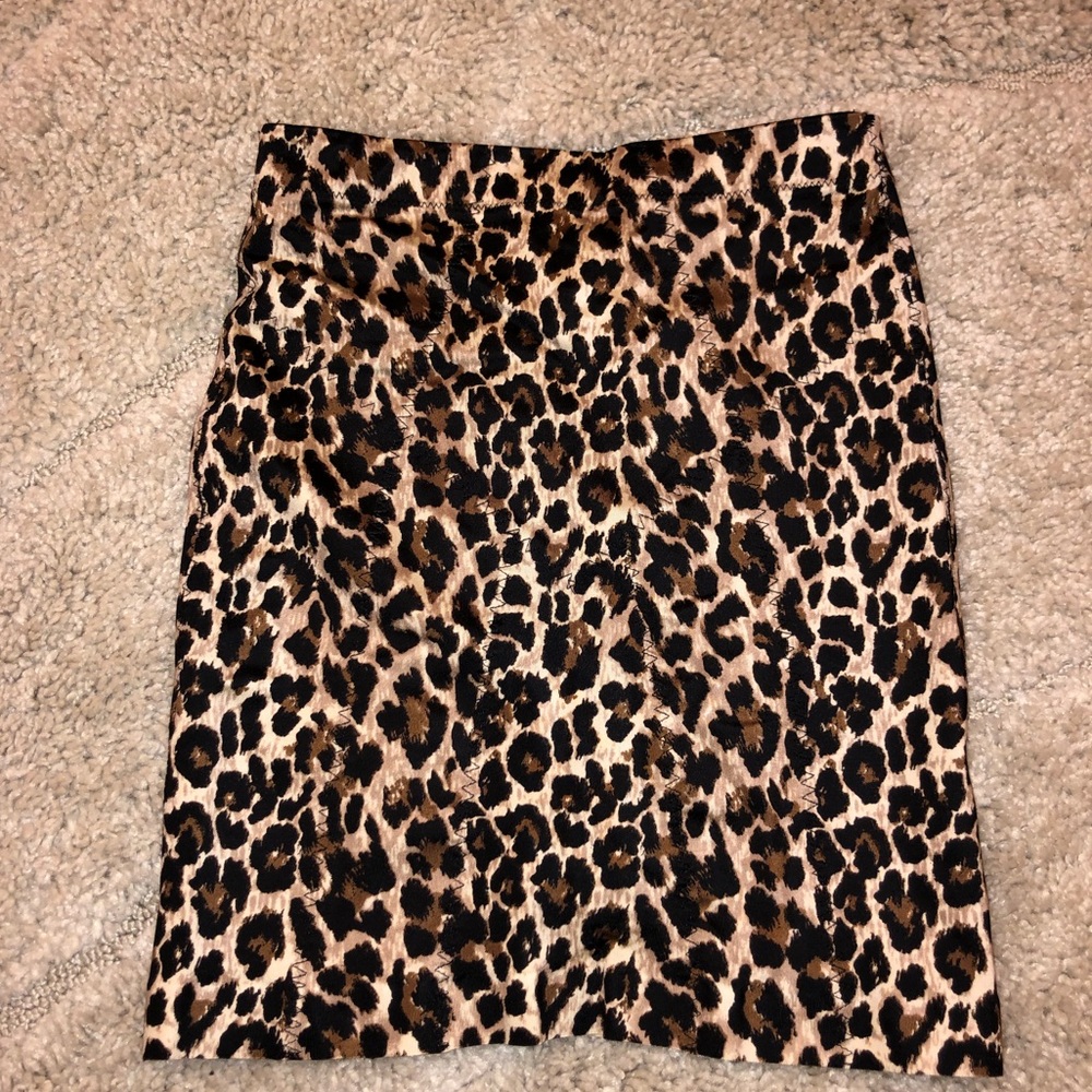 Victoria’s secret mini skirt shape wear w/panty leopard print size Xs